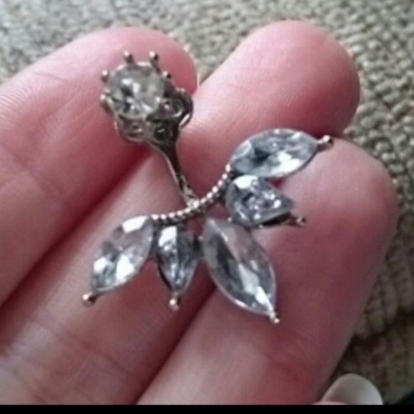 Cuff Clip Leaf Statement Stud Earrings - Picture 5 of 5